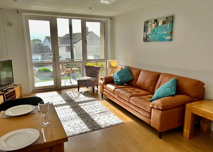Lovely 2 Bedroom Flat Moments From Fistral Newquay