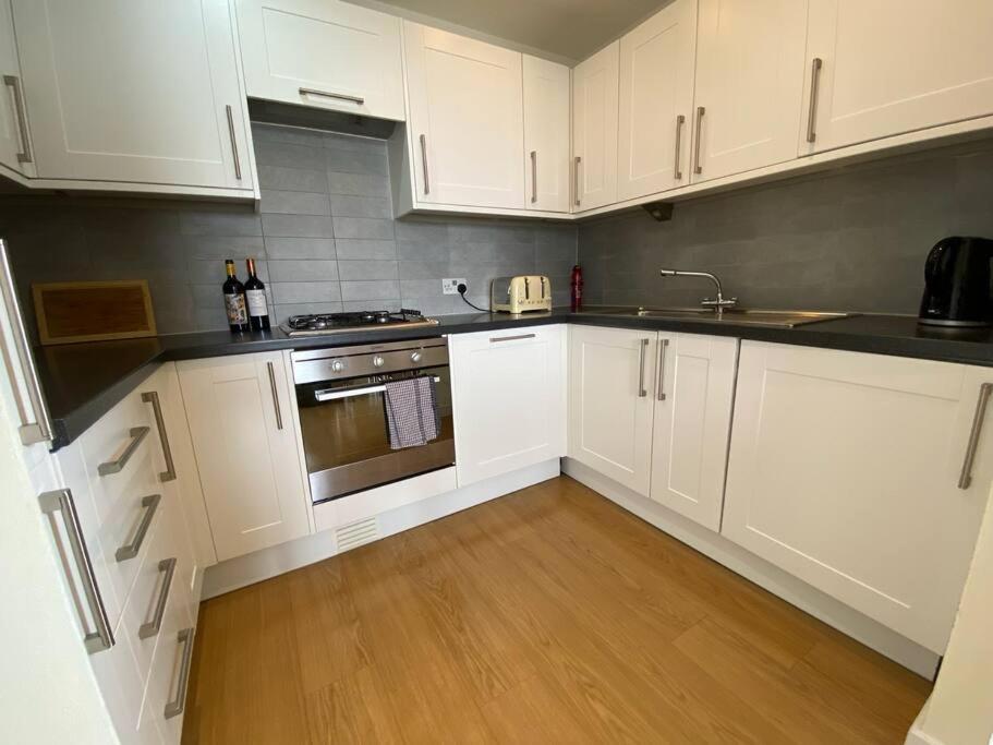 Lovely 2 Bedroom Flat Moments From Fistral Newquay