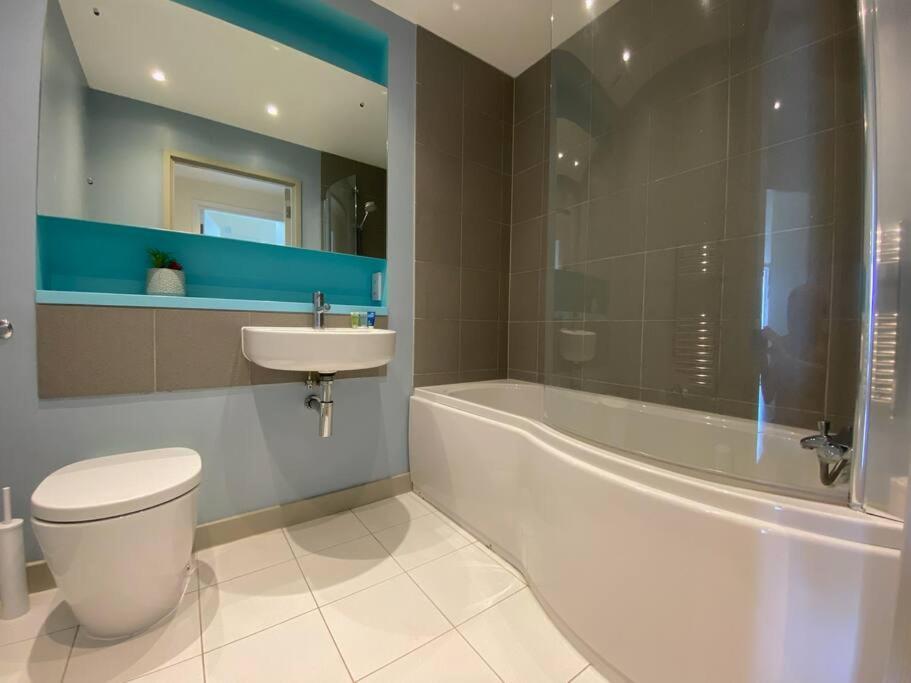 Lovely 2 Bedroom Flat Moments From Fistral Newquay *
